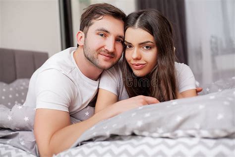 foto sensual casal|56.631 Casal Na Cama Stock Photos, High